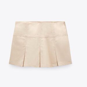 Zara Pleated Skort 🖤📚 new with tag
XS
